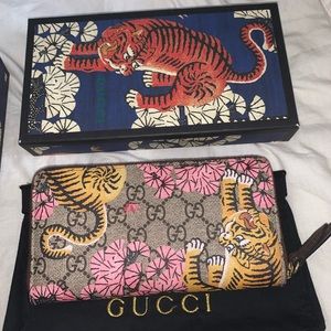 Gucci Women’s GG Supreme Bengal Tiger Zip Wallet